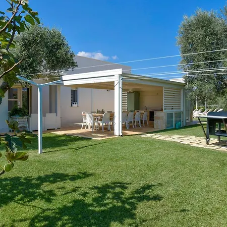 Theros With Pool Villa San Michele Salentino